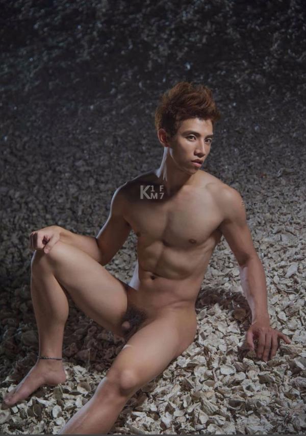 Whoseman-7-平面男模-蔡洋洋---藝術全見版